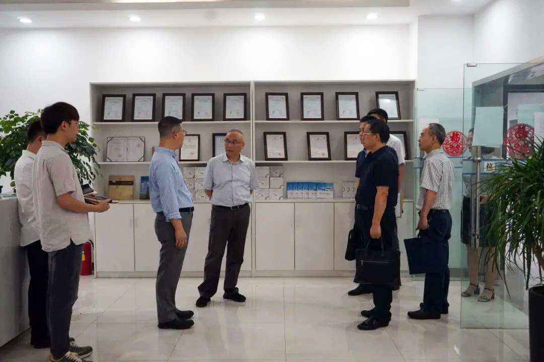 成都经信局王局长一行莅临益安博指导工作